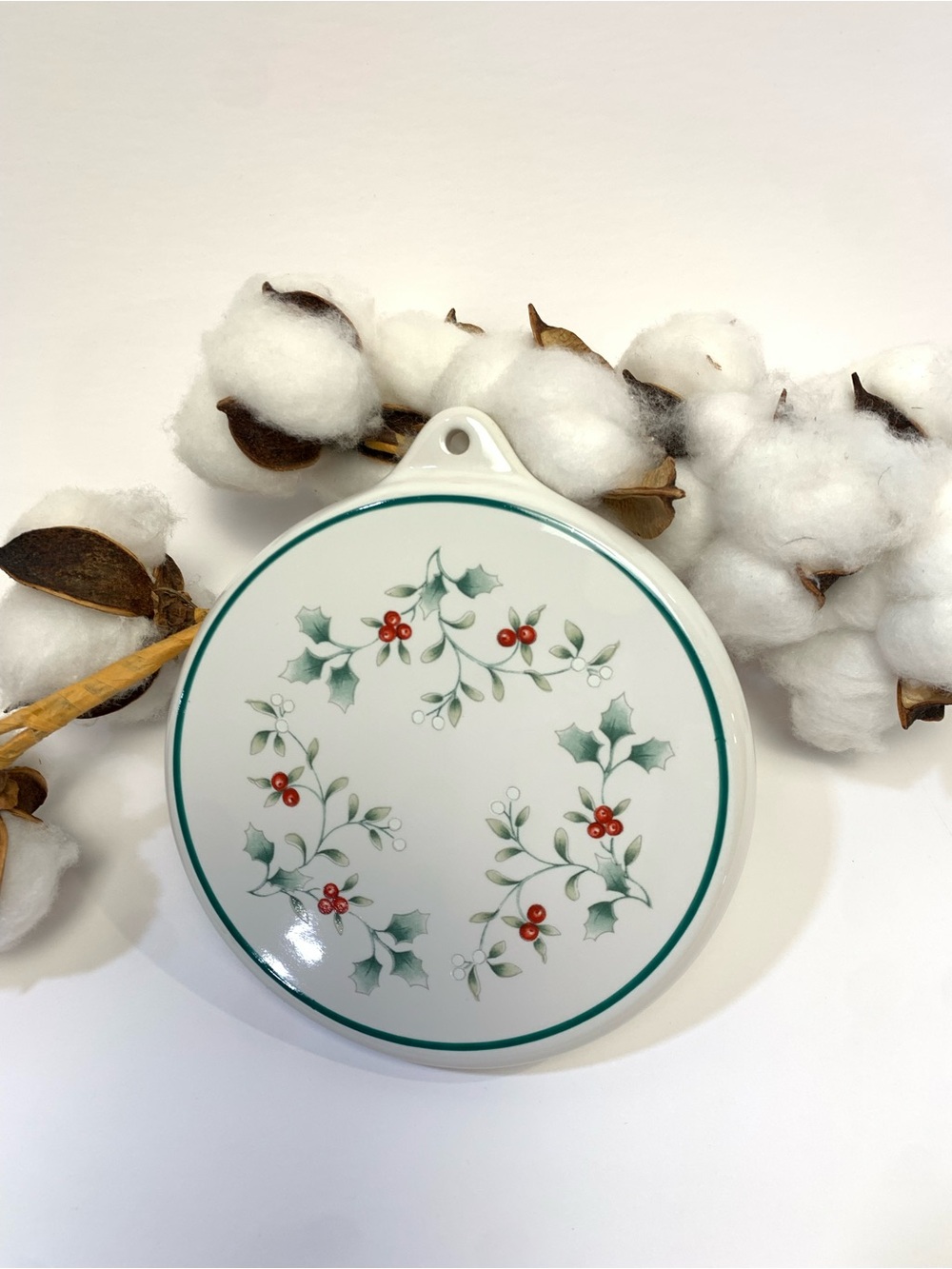Pfaltzgraff Ceramic Cookies for Santa Stamp Holly Christmas Round 4.25in NEW